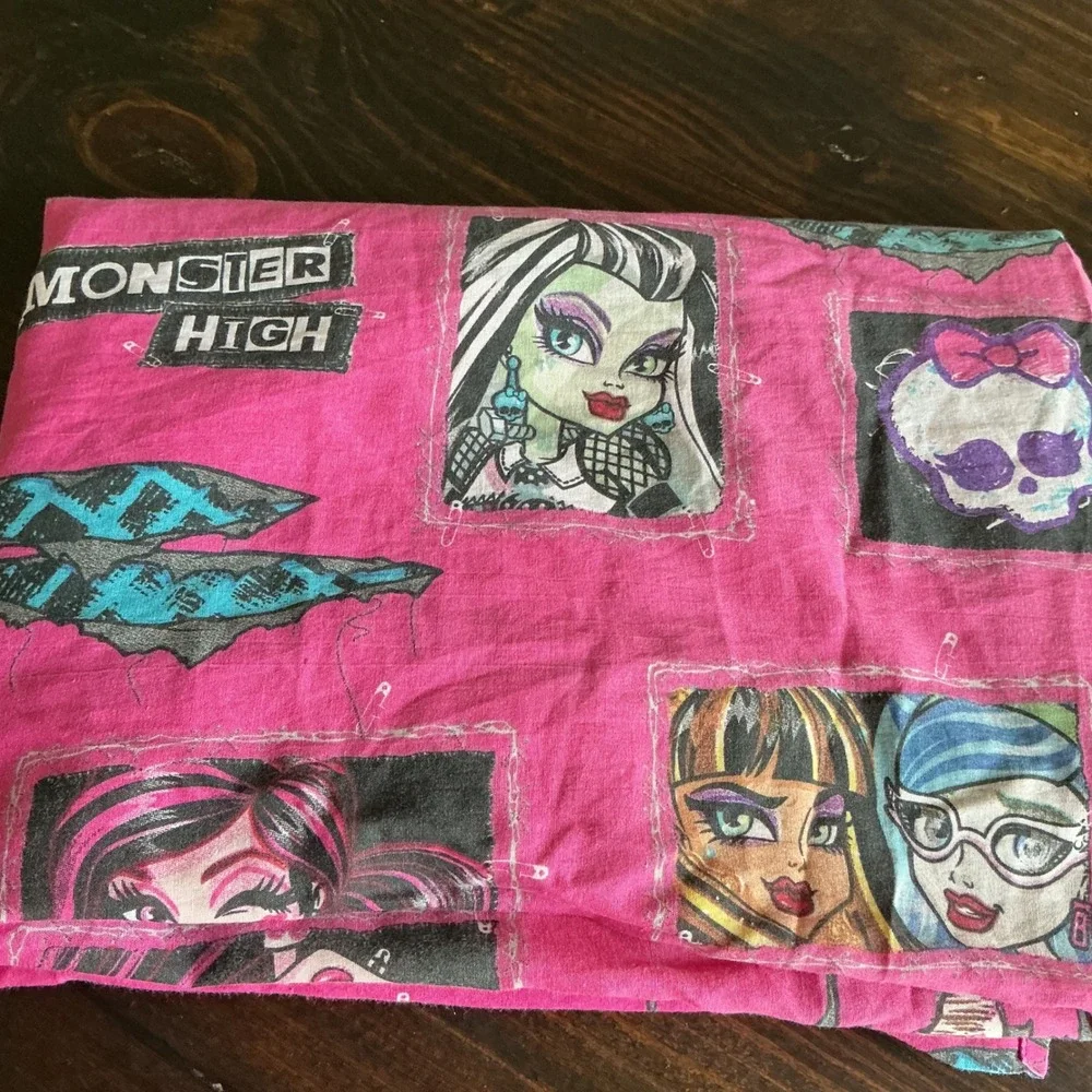 Monster High Twin Flat Sheet Pink Character Print Frankie Draculaura 2015 Mattel